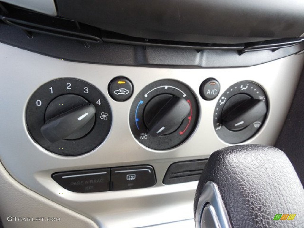 2012 Focus SE Sedan - Frosted Glass Metallic / Stone photo #20