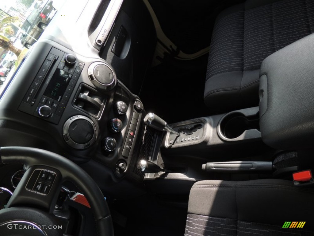 2011 Wrangler Sport 4x4 - Sahara Tan / Black photo #17