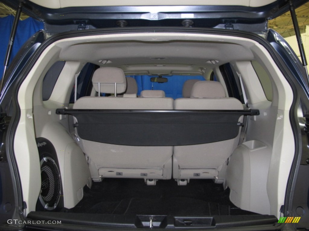 2007 Mitsubishi Outlander LS 4WD Trunk Photos