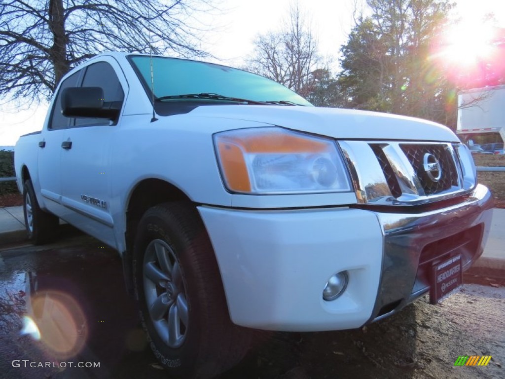 2012 Titan SV Crew Cab - Blizzard White / Charcoal photo #4