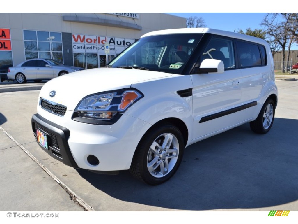 Clear White Kia Soul