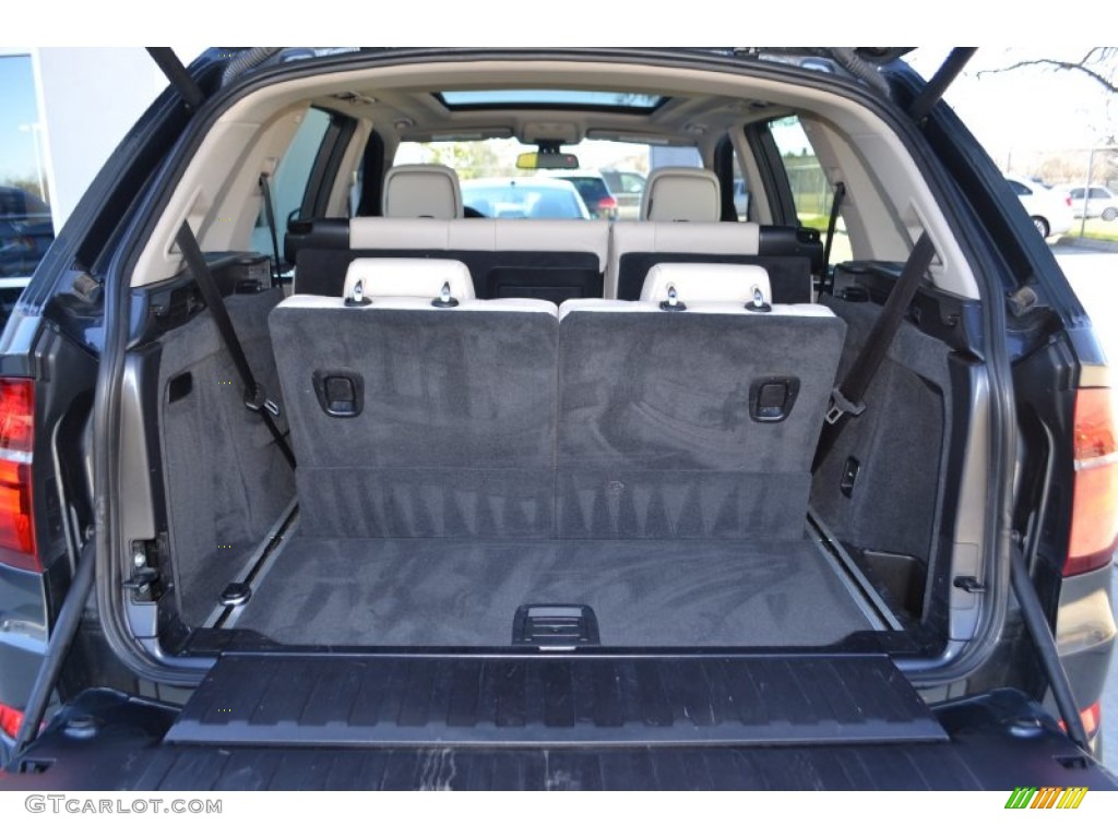 2011 BMW X5 xDrive 35d Trunk Photos