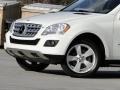 Arctic White - ML 350 4Matic Photo No. 40