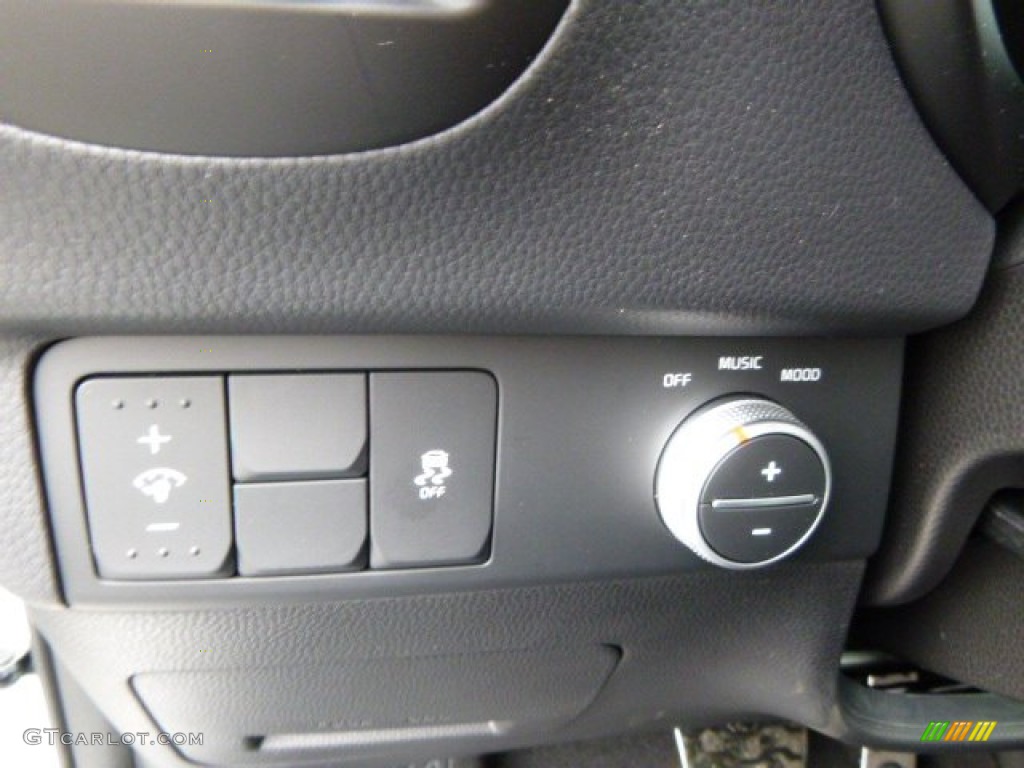 2014 Kia Soul Red Zone Special Edition Controls Photo #89643034
