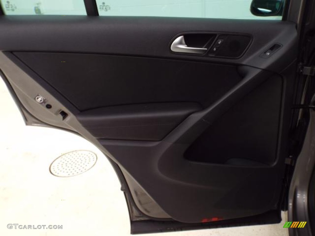 2010 Tiguan S 4Motion - Alpine Grey Metallic / Charcoal photo #18