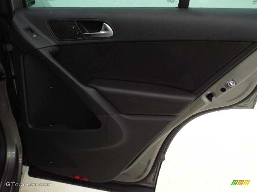 2010 Tiguan S 4Motion - Alpine Grey Metallic / Charcoal photo #20