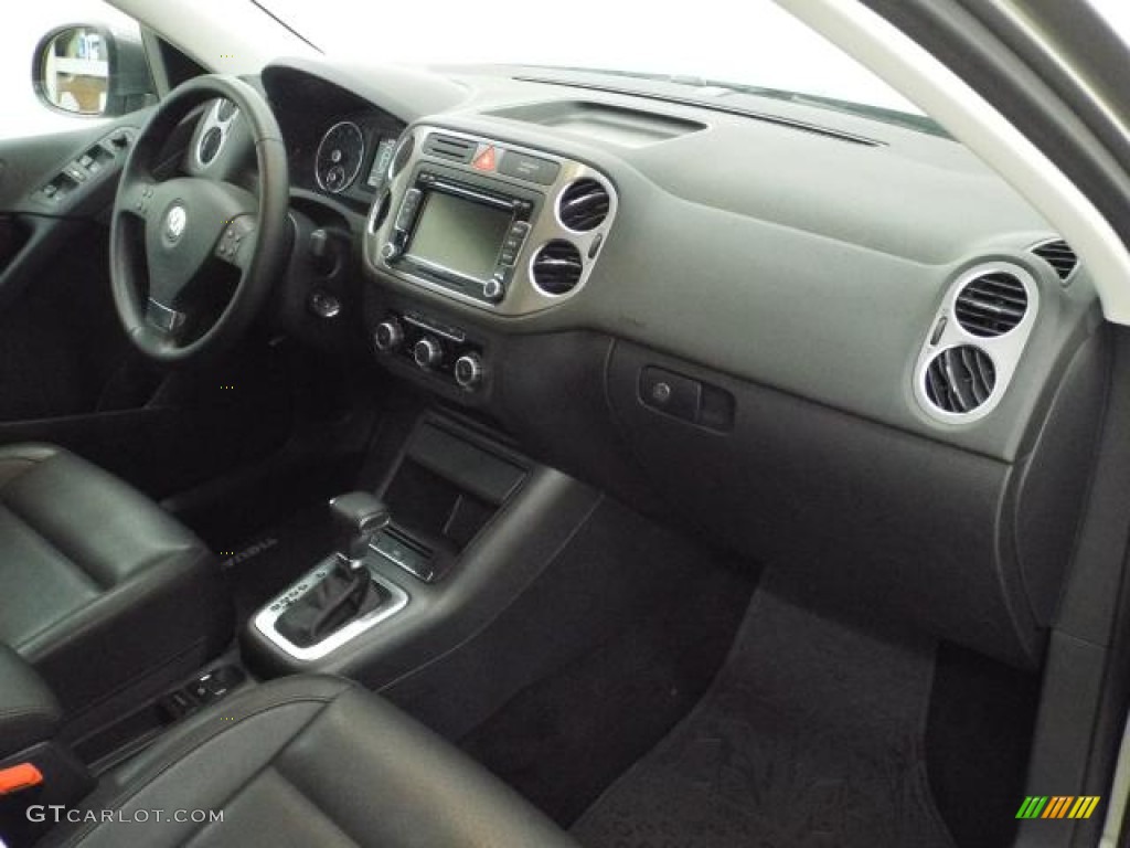 2010 Tiguan S 4Motion - Alpine Grey Metallic / Charcoal photo #22