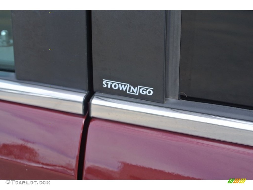 2008 Town & Country Touring - Deep Crimson Crystal Pearlcoat / Medium Slate Gray/Light Shale photo #7