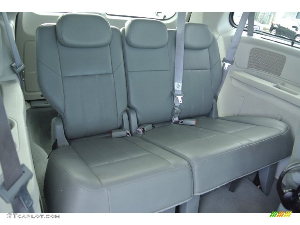 2008 Town & Country Touring - Deep Crimson Crystal Pearlcoat / Medium Slate Gray/Light Shale photo #23