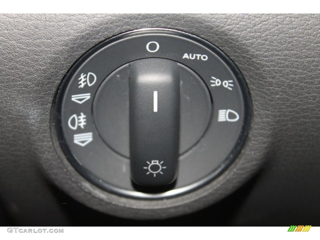 2009 Audi S8 5.2 quattro Controls Photos