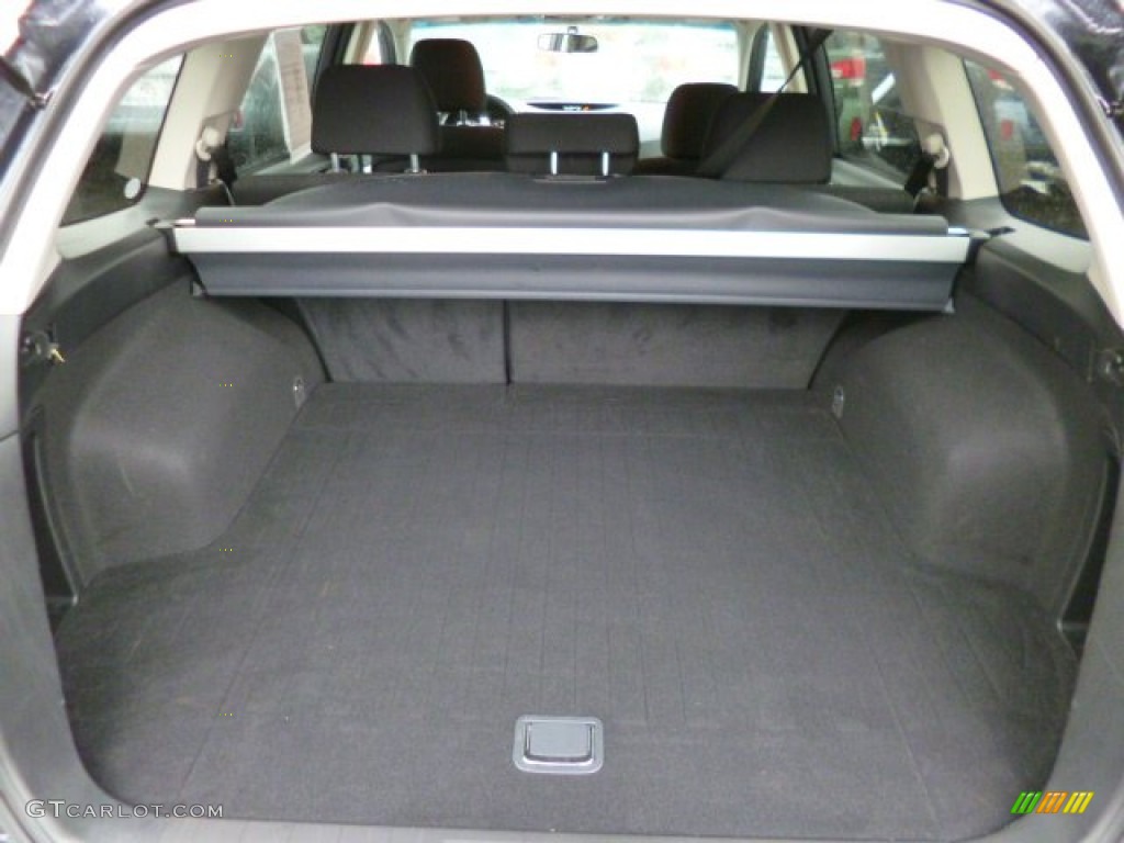 2013 Subaru Outback 2.5i Premium Trunk Photos
