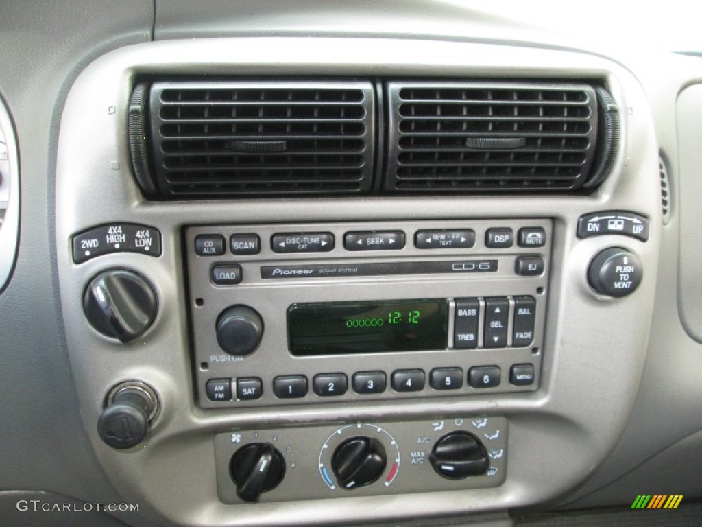 2004 Ford Explorer Sport Trac XLT 4x4 Controls Photo #89666805