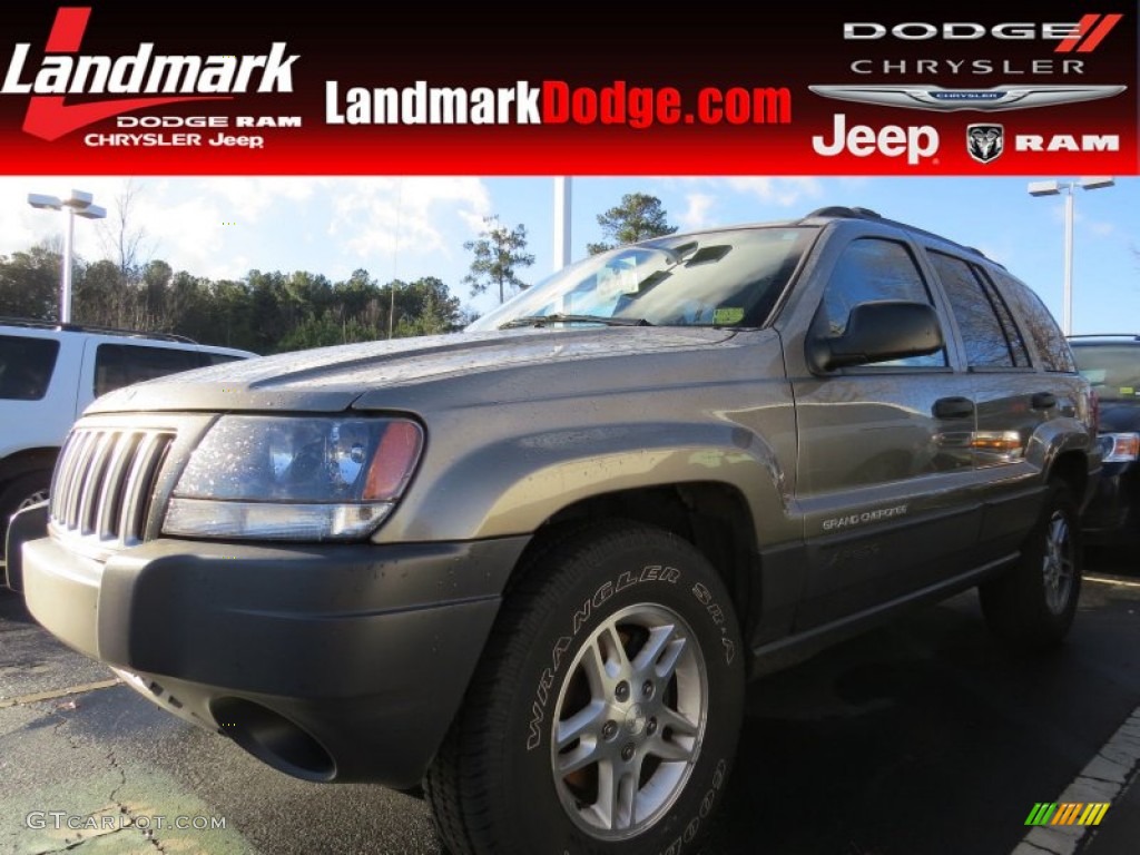 2004 Grand Cherokee Laredo - Light Khaki Metallic / Taupe photo #1