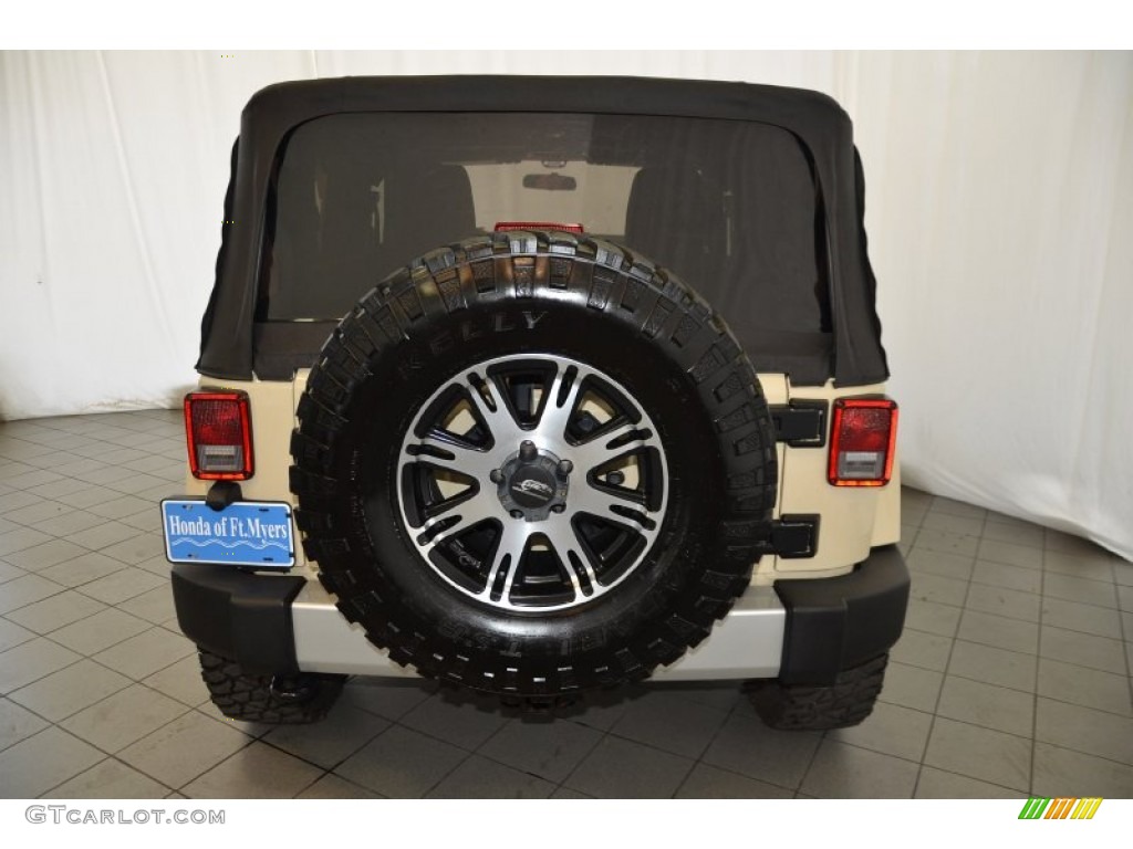 2011 Wrangler Sahara 4x4 - Sahara Tan / Black photo #7