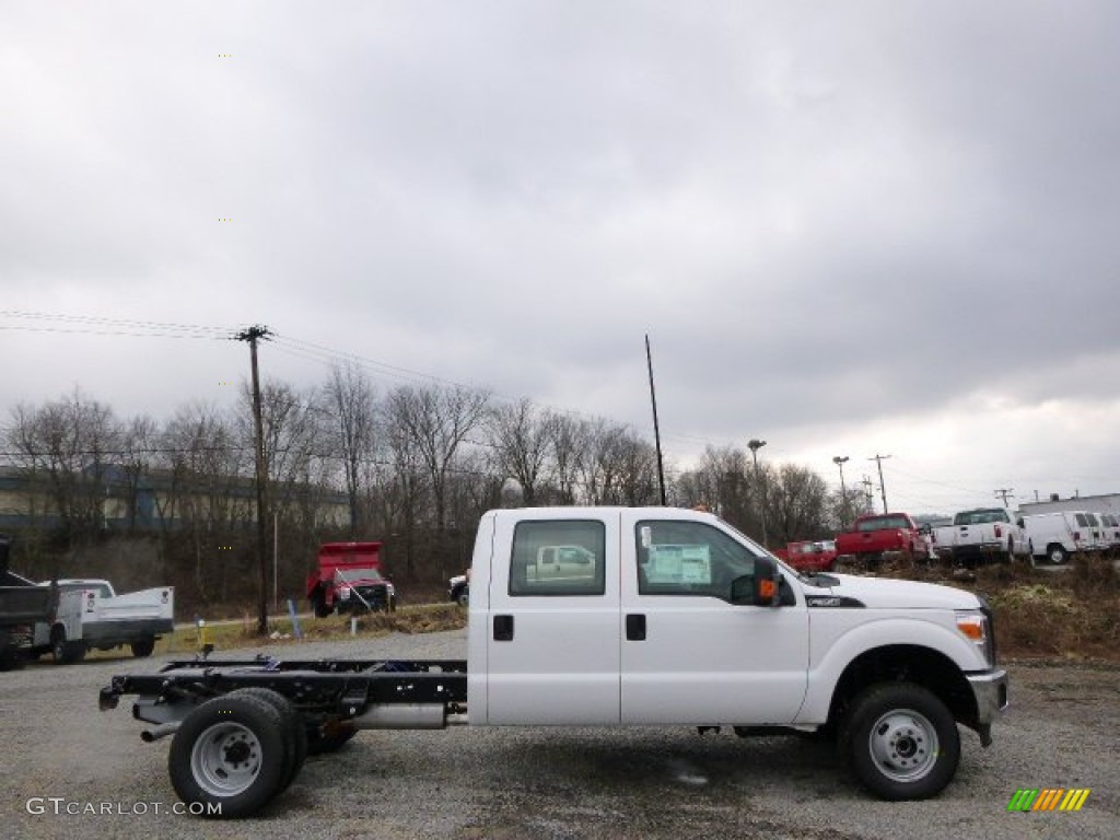 2014 F350 Super Duty XL Crew Cab 4x4 Chassis - Oxford White / Steel photo #1