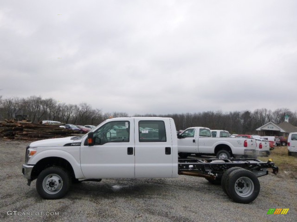 Oxford White 2014 Ford F350 Super Duty XL Crew Cab 4x4 Chassis Exterior Photo #89694345