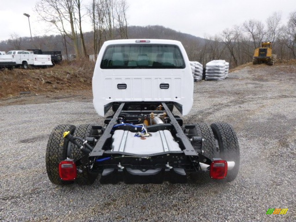 2014 F350 Super Duty XL Crew Cab 4x4 Chassis - Oxford White / Steel photo #7