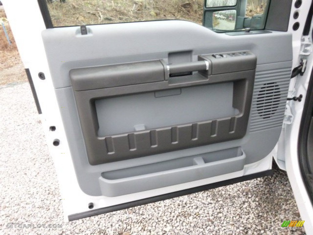 2014 F350 Super Duty XL Crew Cab 4x4 Chassis - Oxford White / Steel photo #11