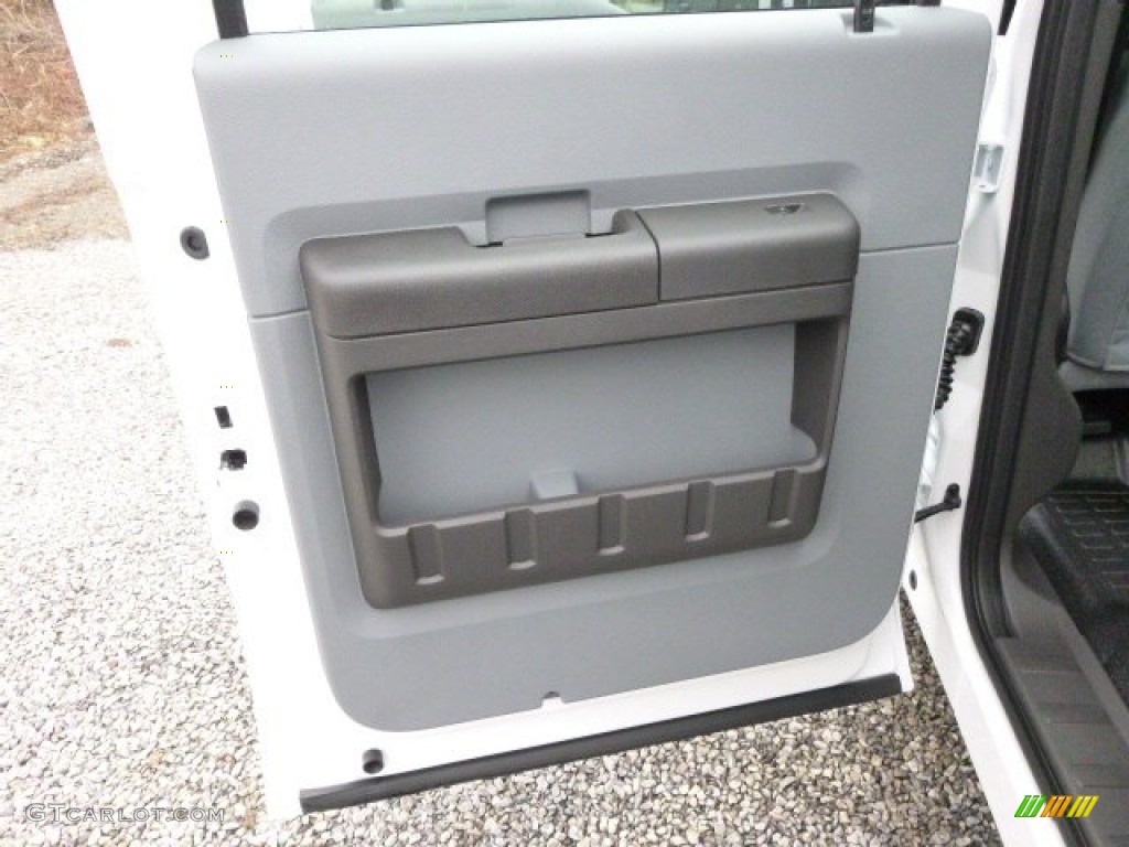 2014 F350 Super Duty XL Crew Cab 4x4 Chassis - Oxford White / Steel photo #13