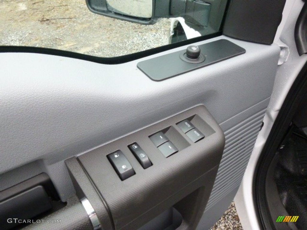 2014 F350 Super Duty XL Crew Cab 4x4 Chassis - Oxford White / Steel photo #15