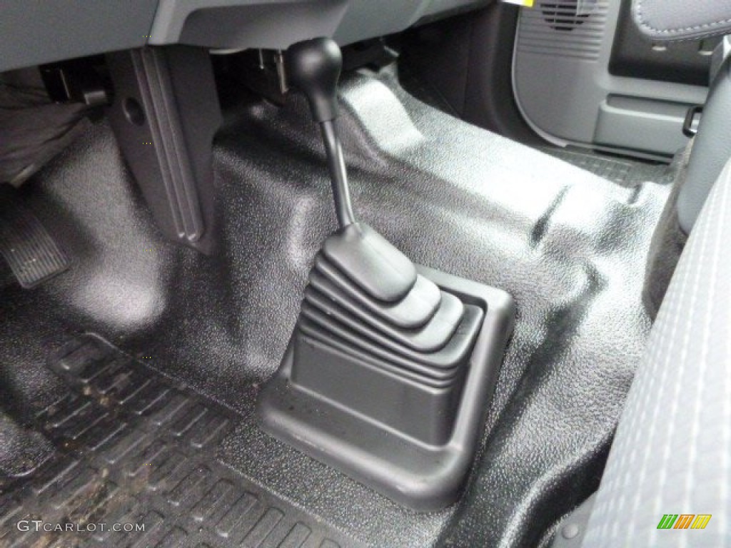 2014 F350 Super Duty XL Crew Cab 4x4 Chassis - Oxford White / Steel photo #16