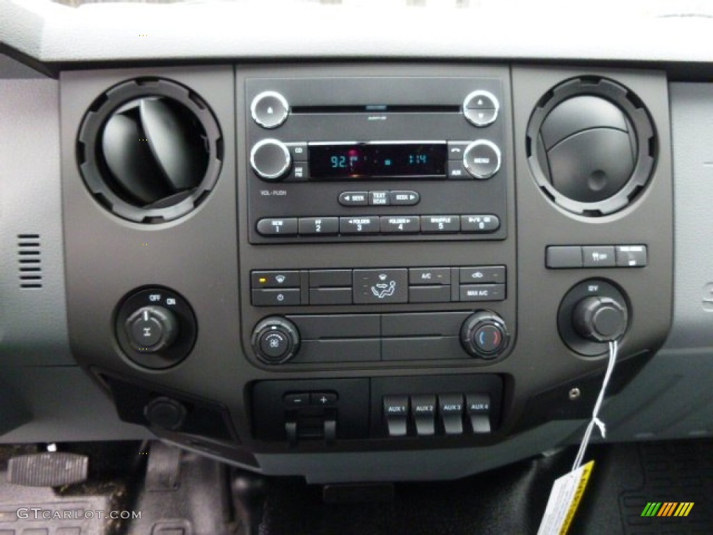 2014 Ford F250 Super Duty XL Regular Cab 4x4 Controls Photo #89695002