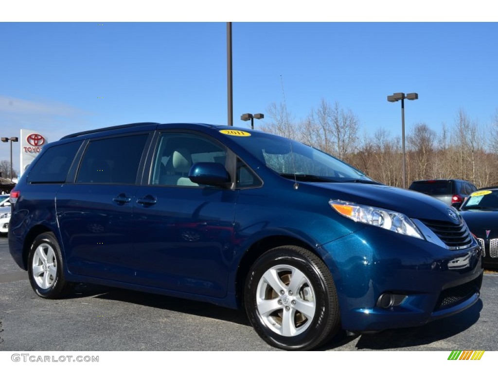 2011 Sienna LE - South Pacific Blue Pearl / Bisque photo #1