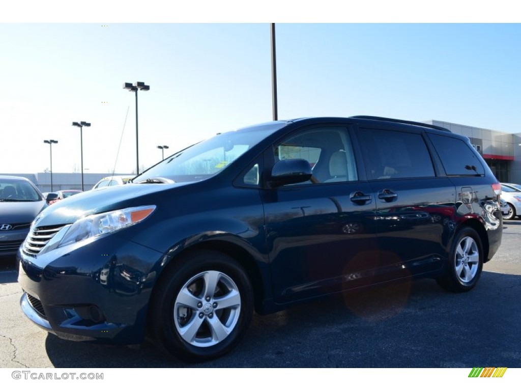 2011 Sienna LE - South Pacific Blue Pearl / Bisque photo #3