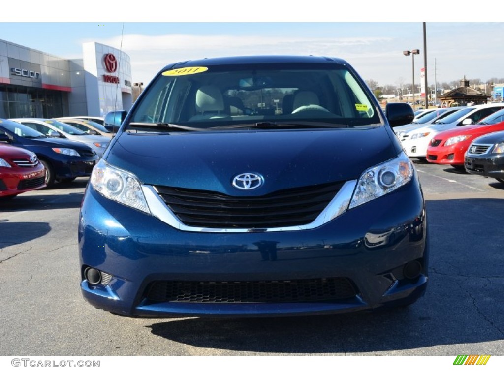 2011 Sienna LE - South Pacific Blue Pearl / Bisque photo #7