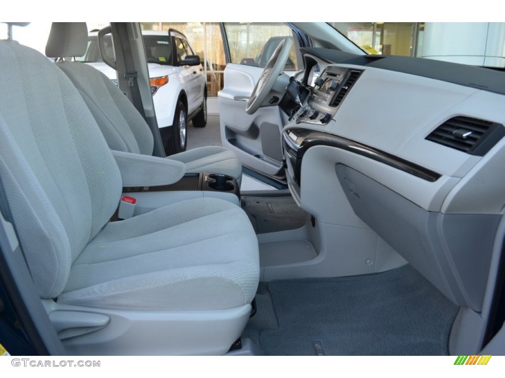 2011 Sienna LE - South Pacific Blue Pearl / Bisque photo #13