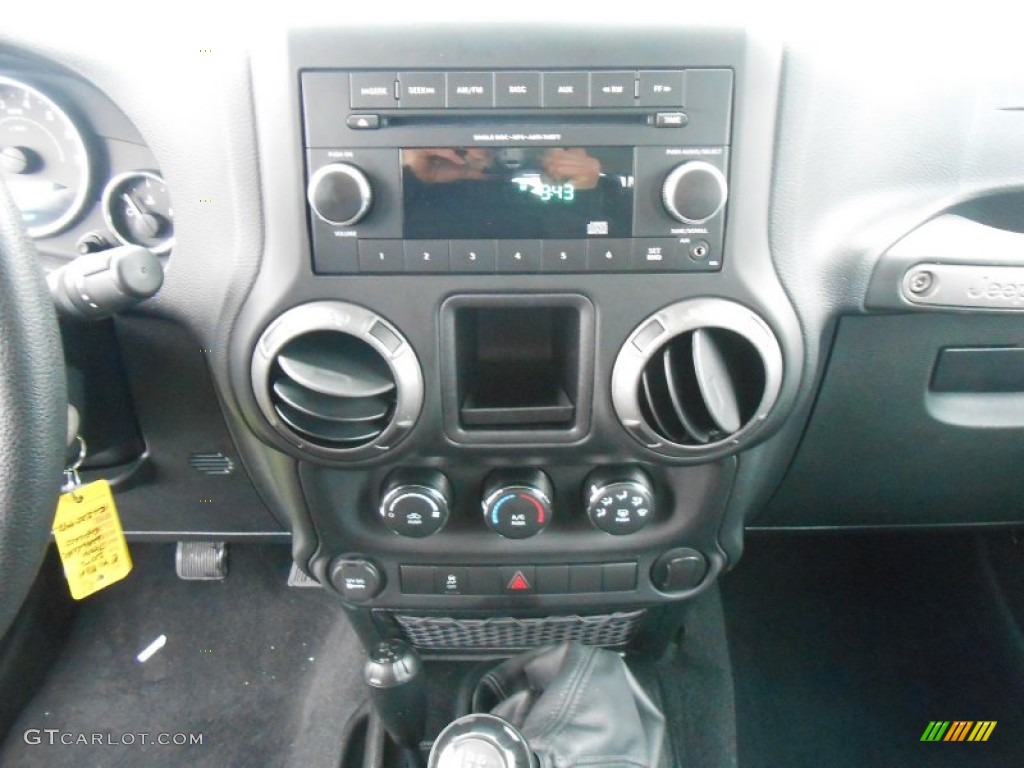 2012 Wrangler Sport 4x4 - Gecko Green / Black photo #19