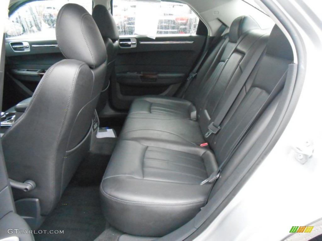 2010 Chrysler 300 C HEMI AWD Rear Seat Photos