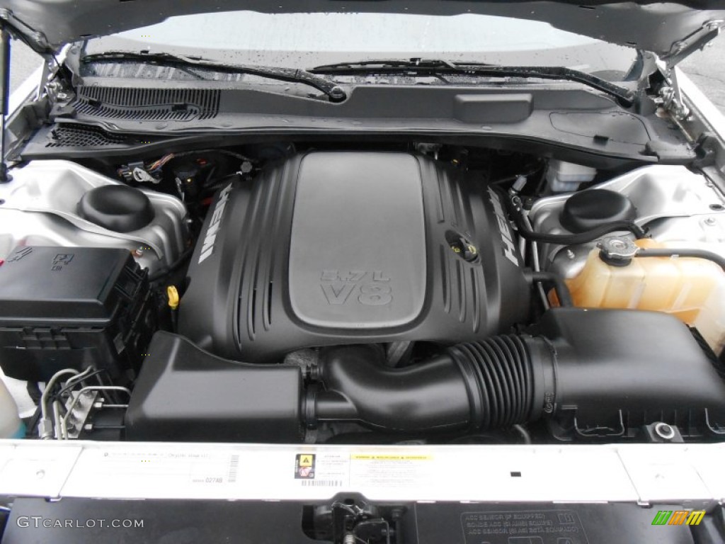 2010 Chrysler 300 C HEMI AWD Engine Photos