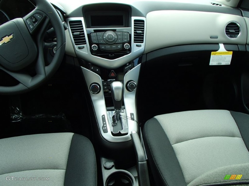 2014 Cruze LS - Tungsten Metallic / Jet Black/Medium Titanium photo #5