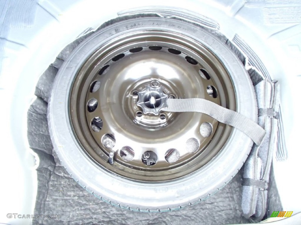 2014 Cruze LS - Tungsten Metallic / Jet Black/Medium Titanium photo #9