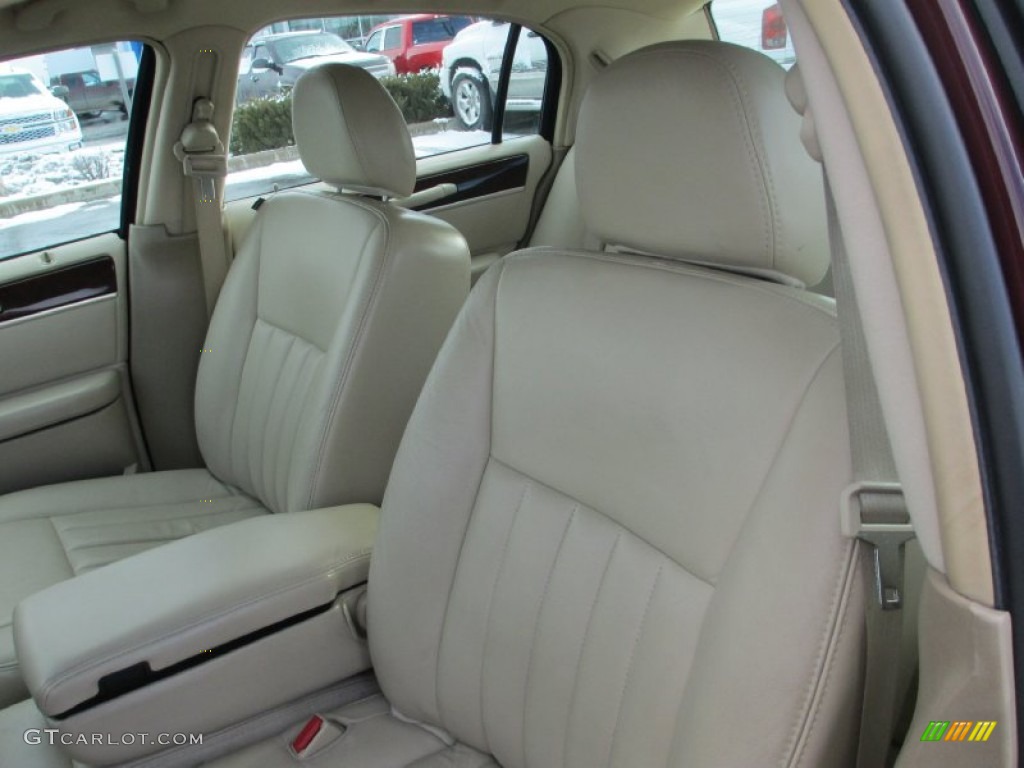 2007 Town Car Signature - Dark Cherry Metallic / Light Camel photo #7