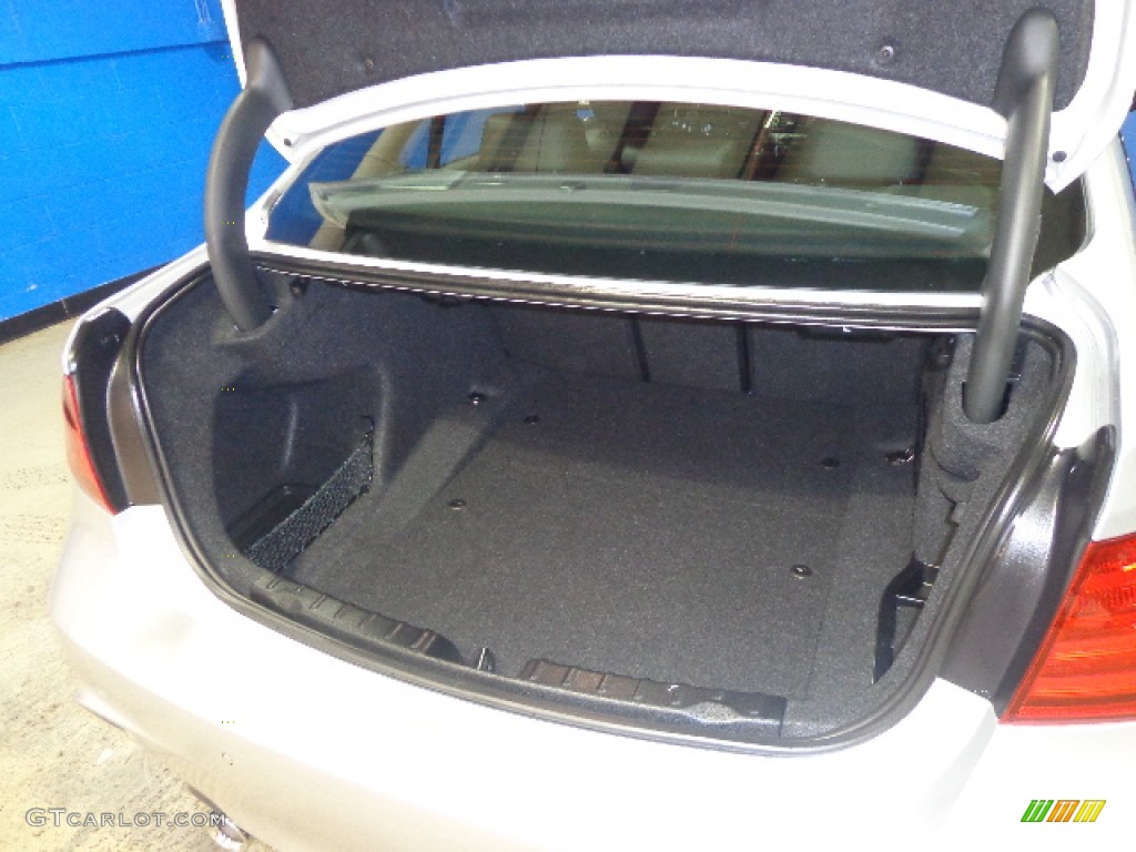 2014 BMW 3 Series 335i xDrive Sedan Trunk Photo #89763107