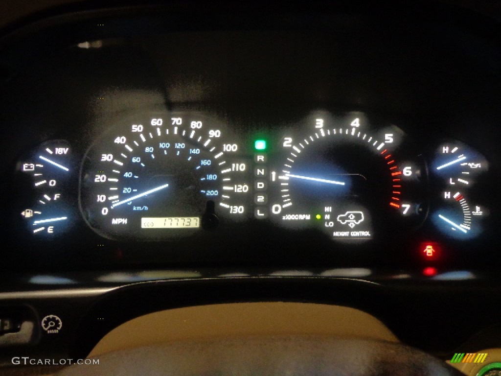 2002 LX 470 - Golden Pearl / Ivory photo #14