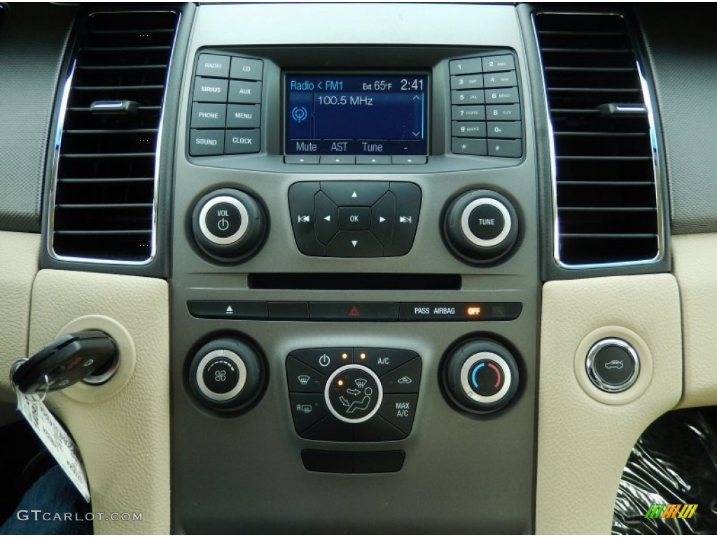2014 Ford Taurus SE Controls Photo #89776094
