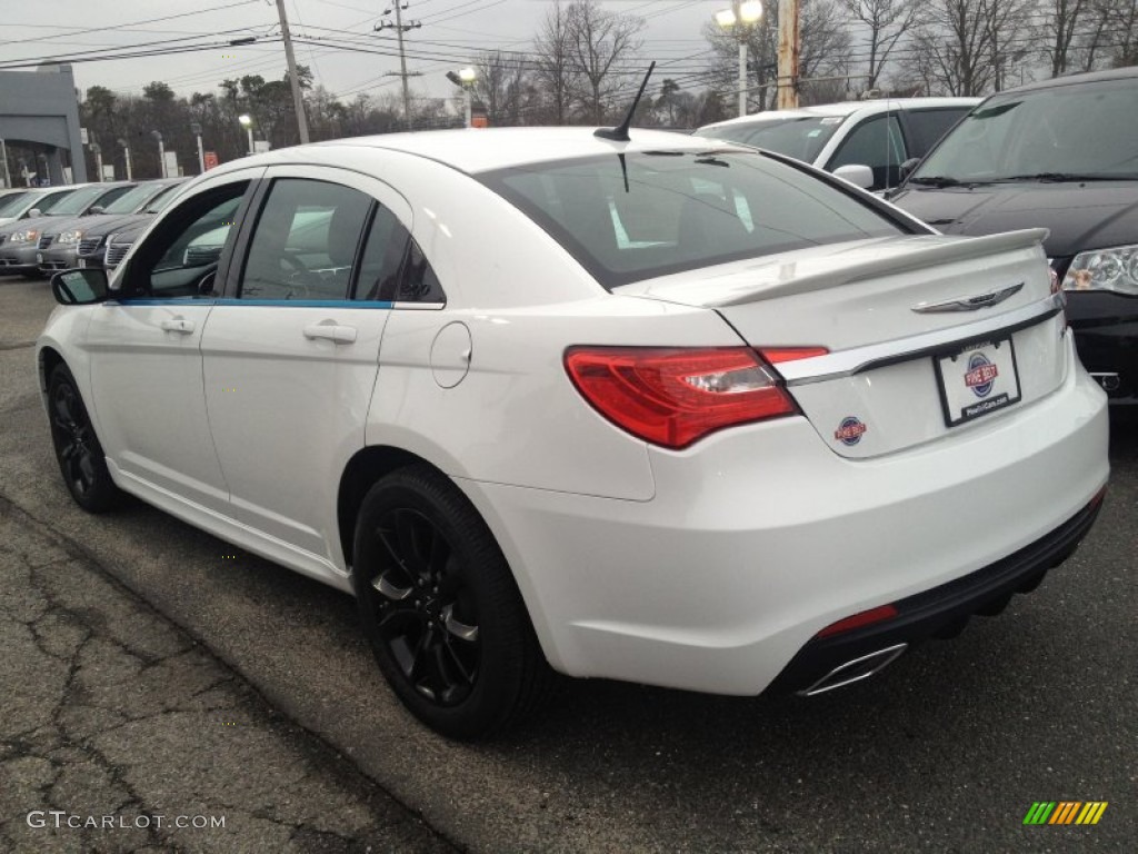 2014 200 Limited Sedan - Bright White / Black photo #4