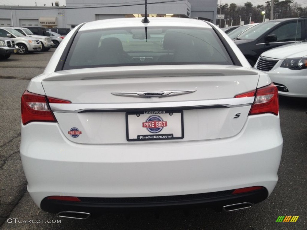 2014 200 Limited Sedan - Bright White / Black photo #5