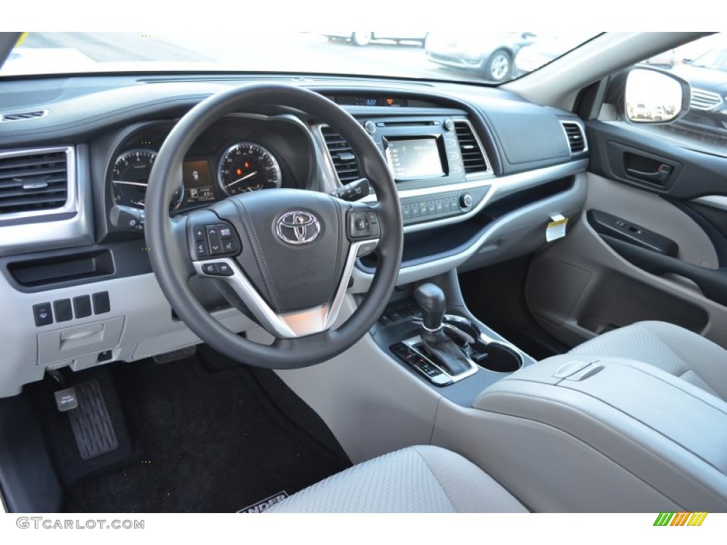 2014 Toyota Highlander LE Almond Dashboard Photo #89783645