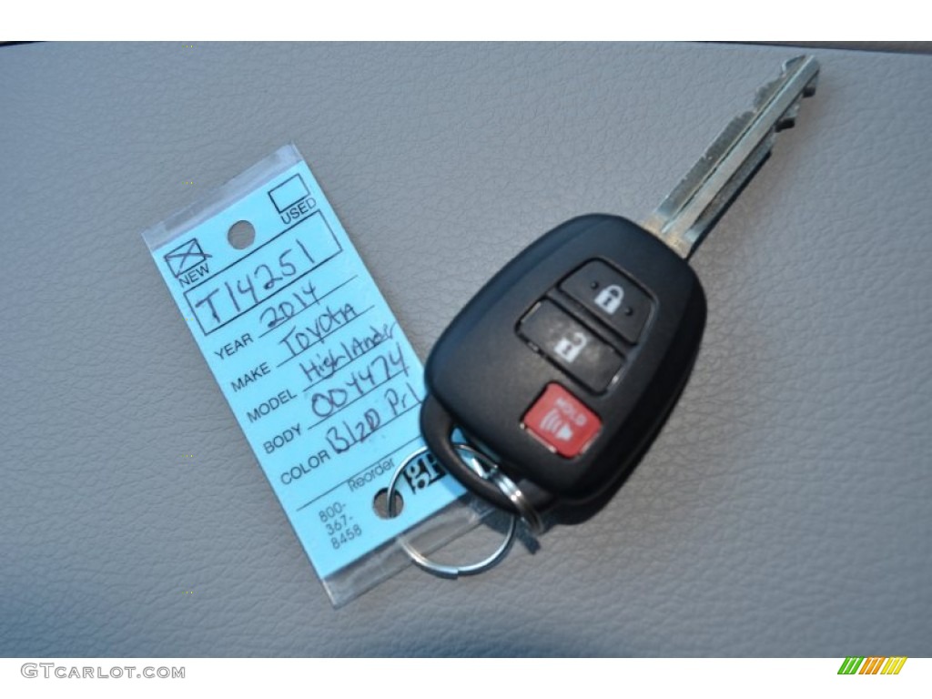 2014 Toyota Highlander LE Keys Photo #89784110