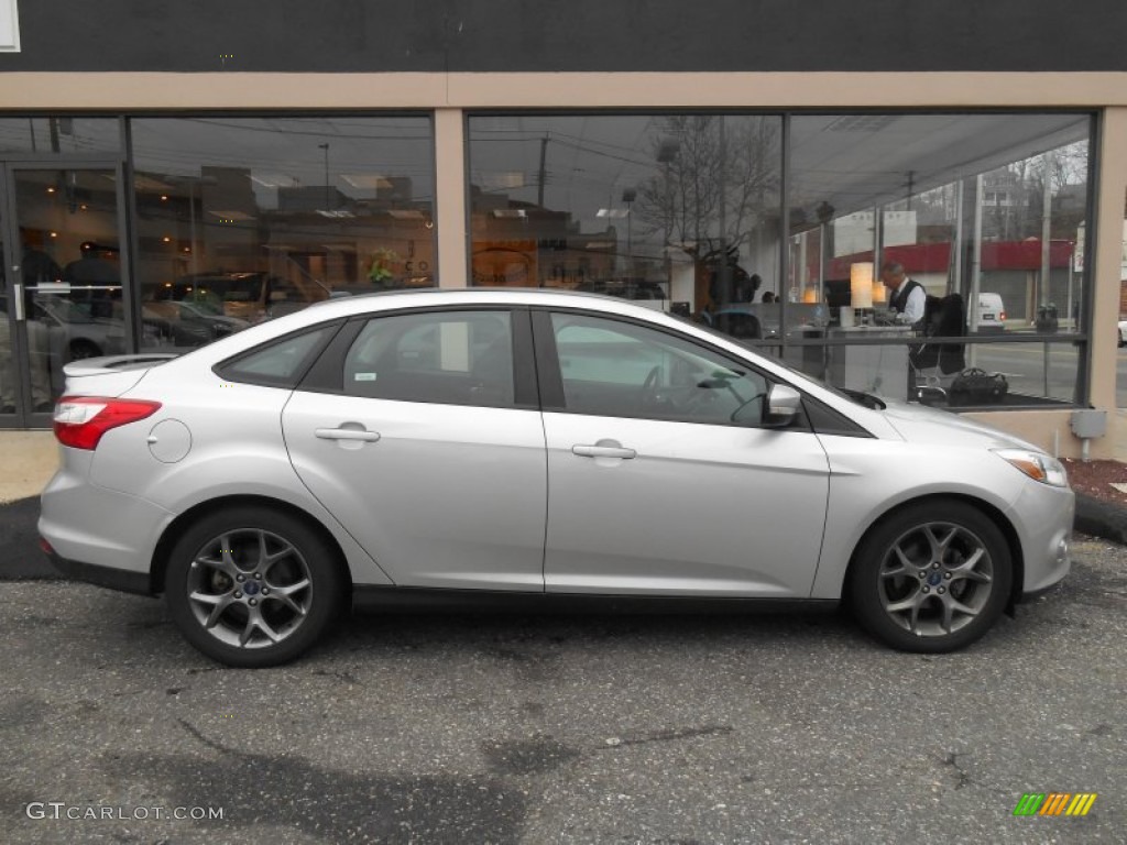 2013 Focus SE Sedan - Ingot Silver / Charcoal Black photo #3