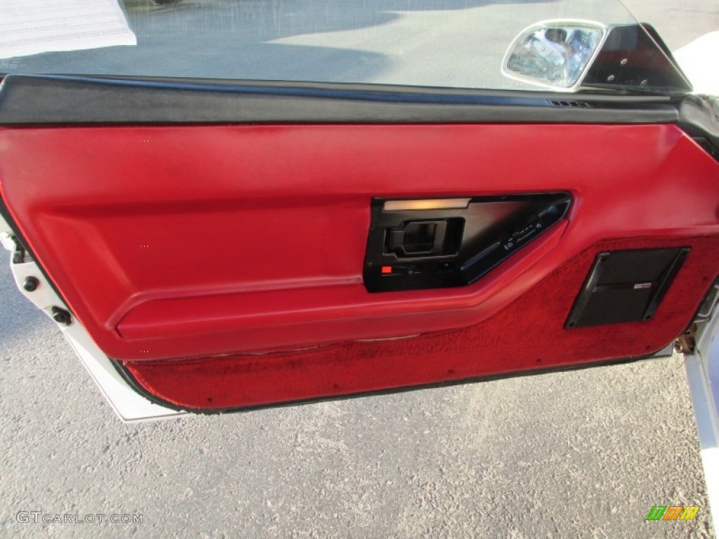 1986 Chevrolet Corvette Coupe Red Door Panel Photo #89788151