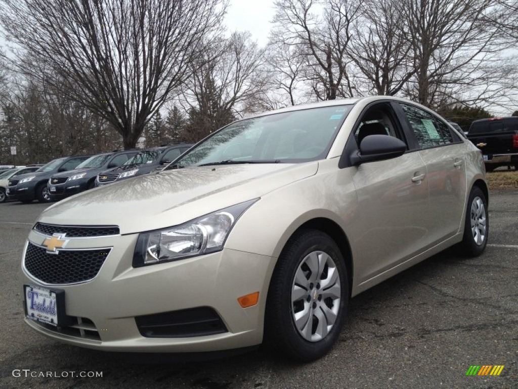 2014 Cruze LS - Champagne Silver Metallic / Jet Black/Medium Titanium photo #1
