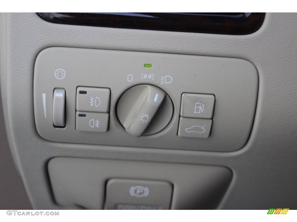 2009 Volvo S80 T6 AWD Controls Photo #89794011