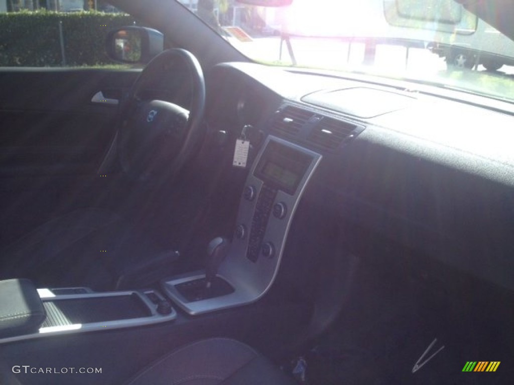 2011 C70 T5 - Electric Silver Metallic / Soverign Hide Off Black Leather/Off Black photo #12
