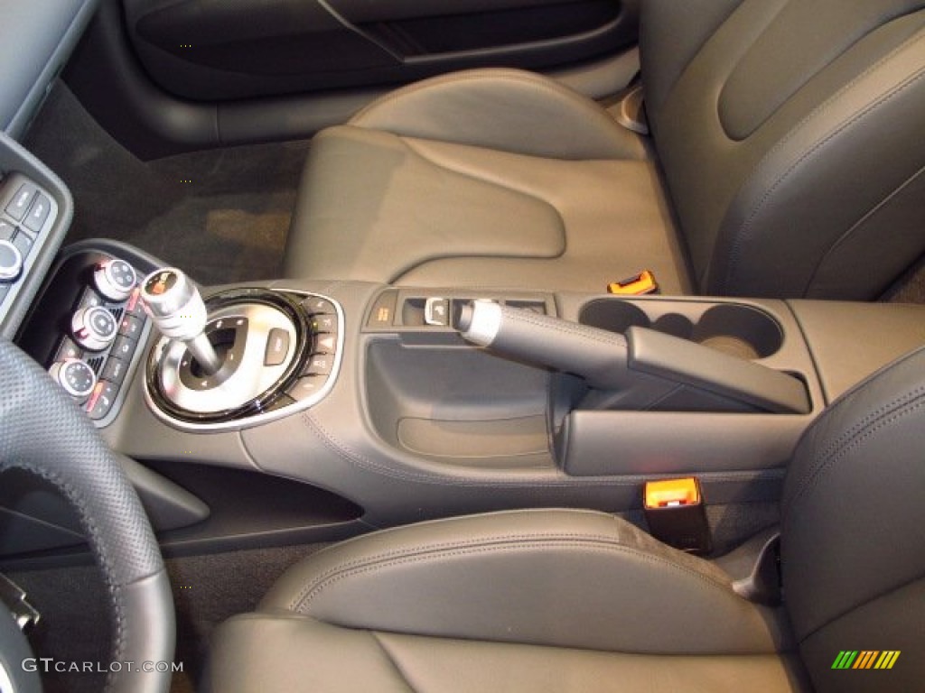 2014 Audi R8 Spyder V8 Controls Photo #89800352