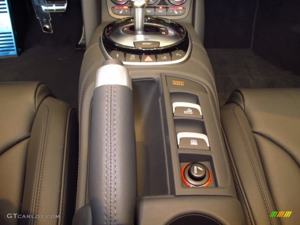 2014 Audi R8 Spyder V8 Controls Photo #89800374